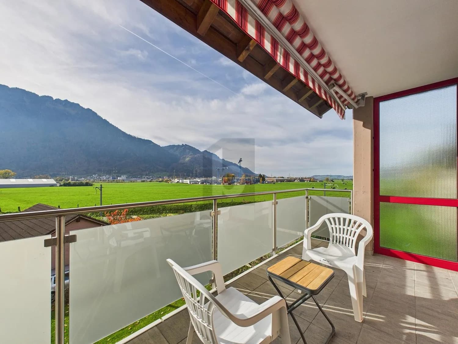 KOMPLETT MÖBLIERTE WOHNFÜHLOASE AUF ZEIT