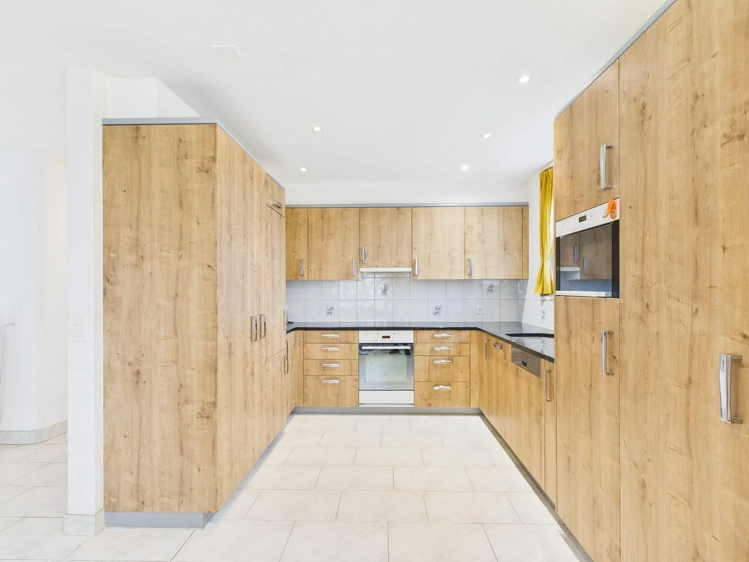 Helle 3.5-Zimmer Parterrewohnung mit grossem Garten und exzellenten Verkehrsanbindungen in die Stadt