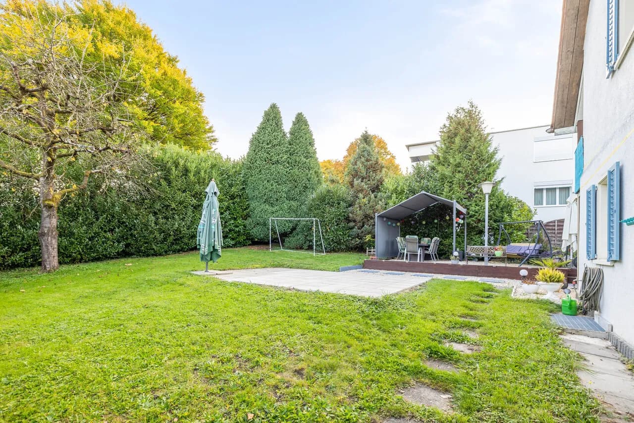 Grosszügiges Einfamilienhaus mit Gartenidylle und Potenzial