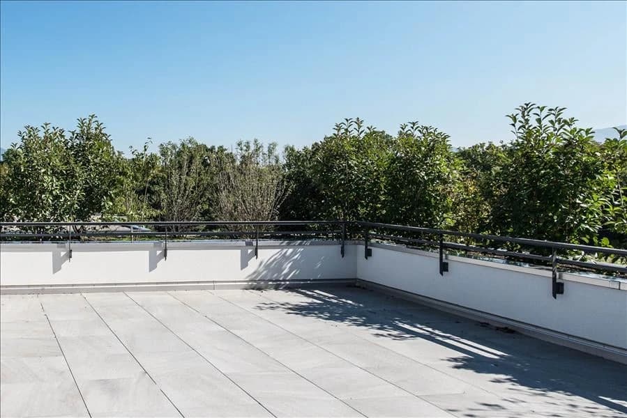 Magnificent duplex penthouse with view over the lake and large terraces