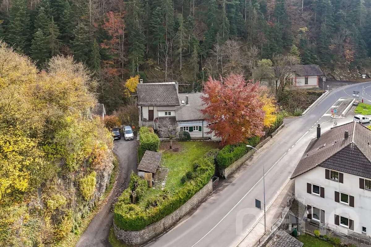 Family home with 2 units, large garden and forest views