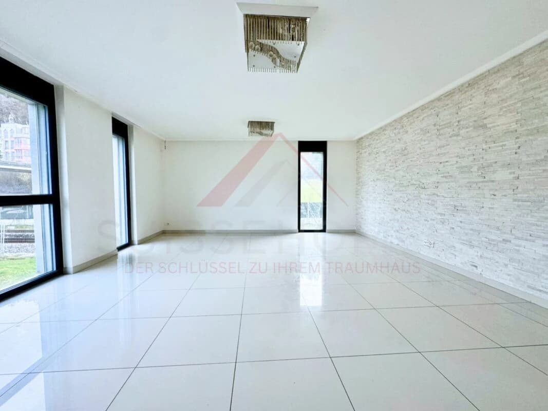 Moderne 4.5-Zimmer-Wohnung mit 159 m² Wohnfläche, Lift und 25 m² Balkon in Studen BE