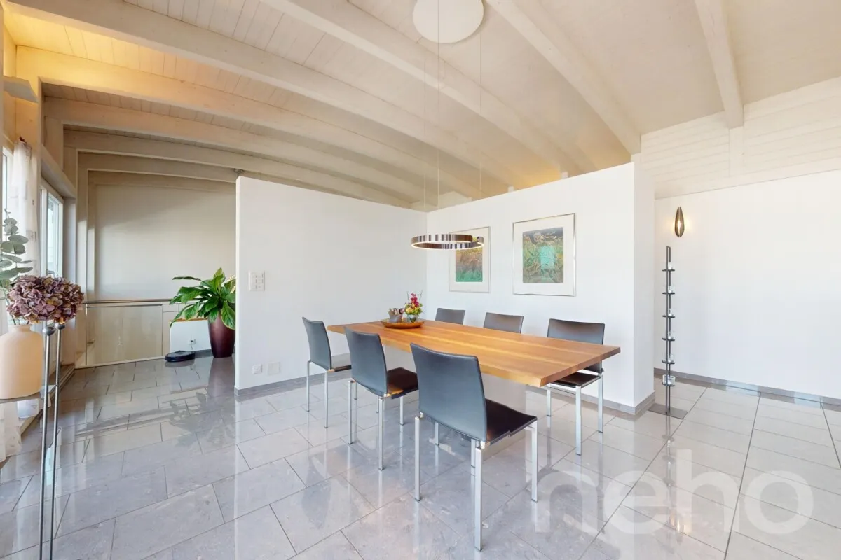 Attraktives Wohn- und Geschäftshaus mit stilvoller Wohnung