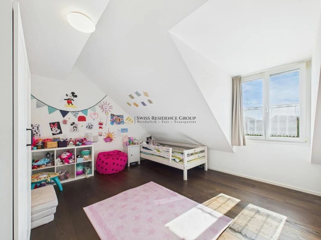 Exklusives Wohngefühl: Dach-Maisonette mit Klimaanlage im steuergünstigen Neerach