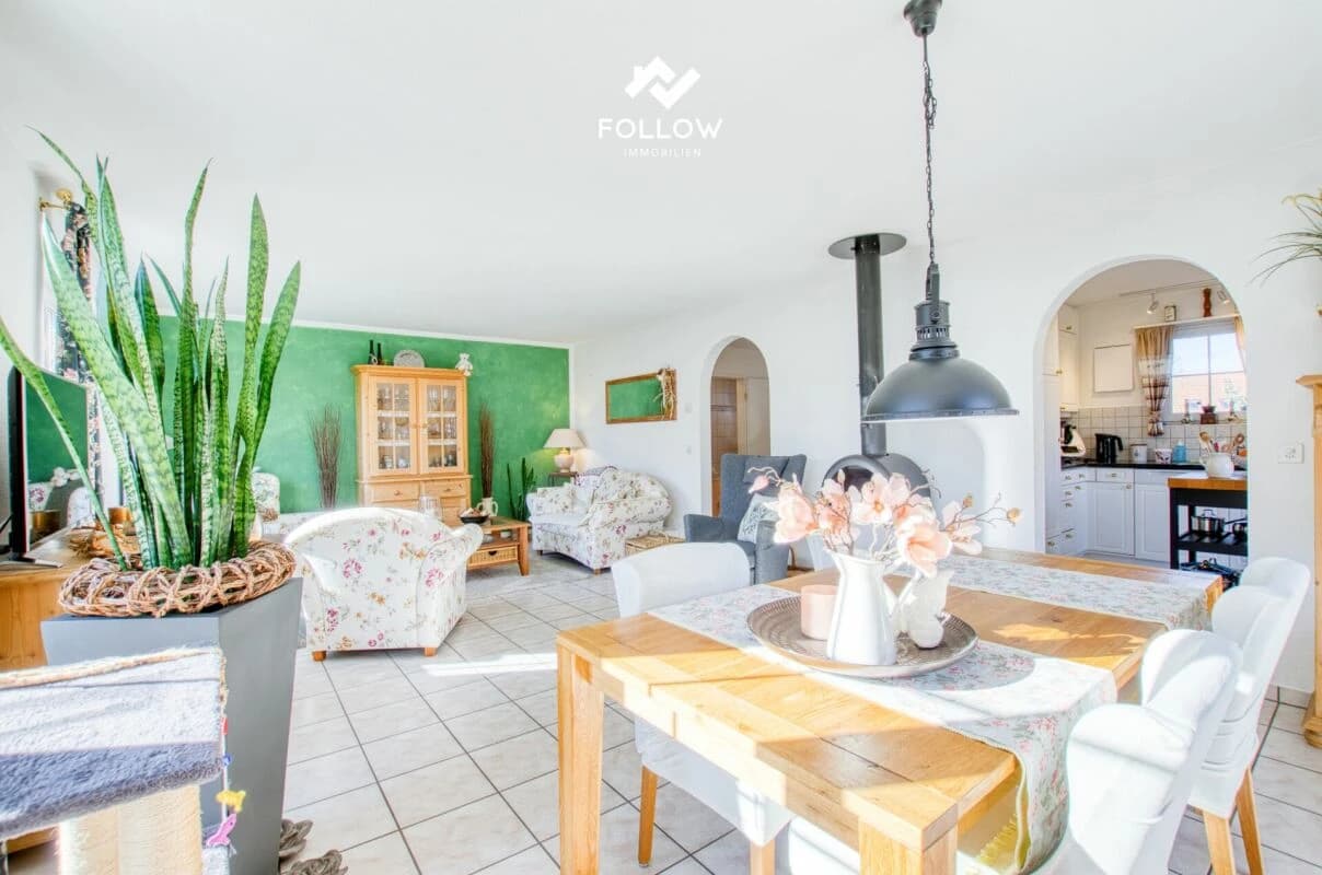 Eckhaus mit privatem Gartenparadies