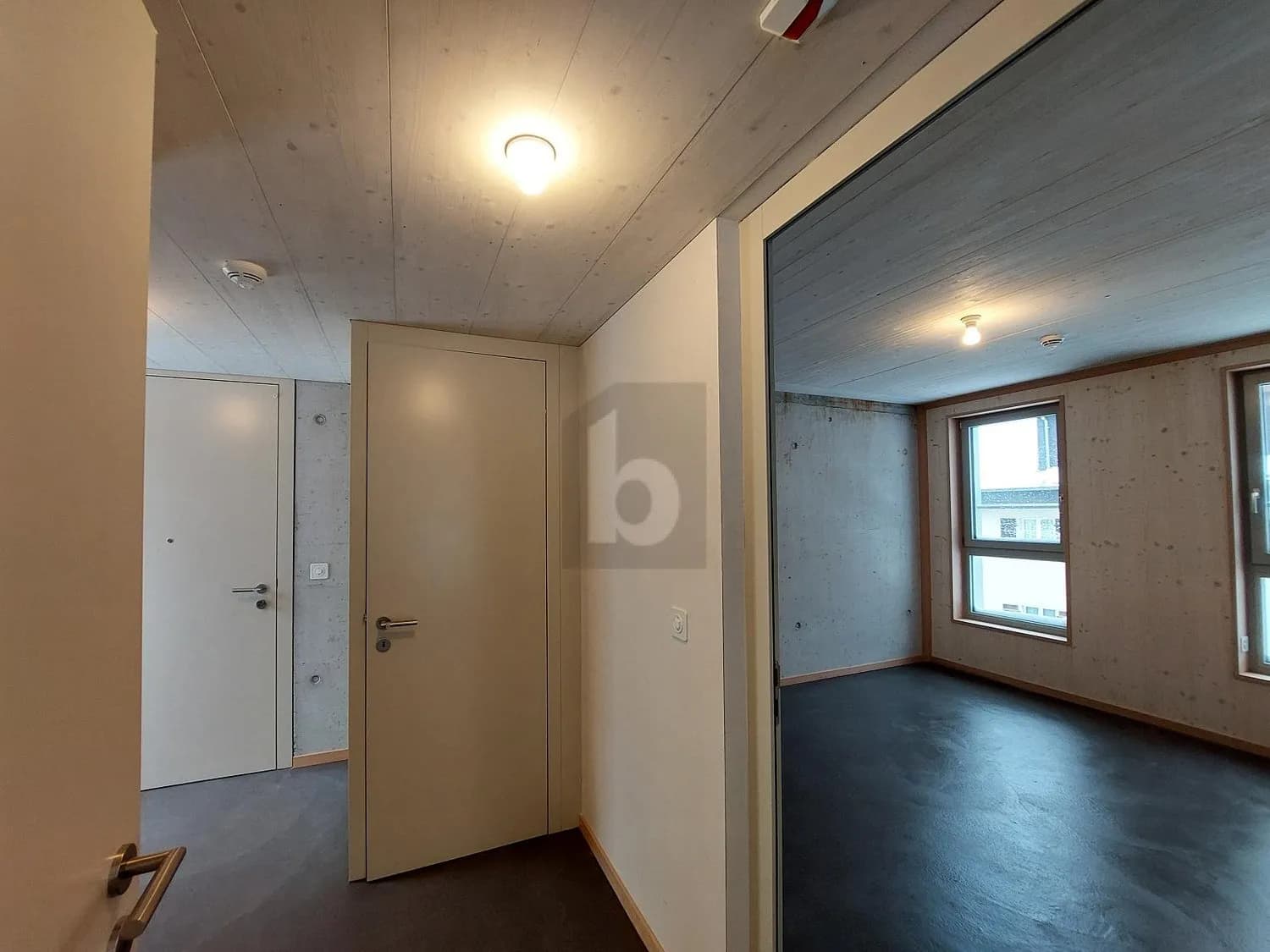 MODERNES ALPENZUHAUSE MITTEN IN DER NATUR