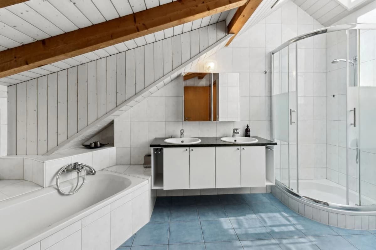 Attika-Wohnung mit Panoramablick in Oberwil-Lieli