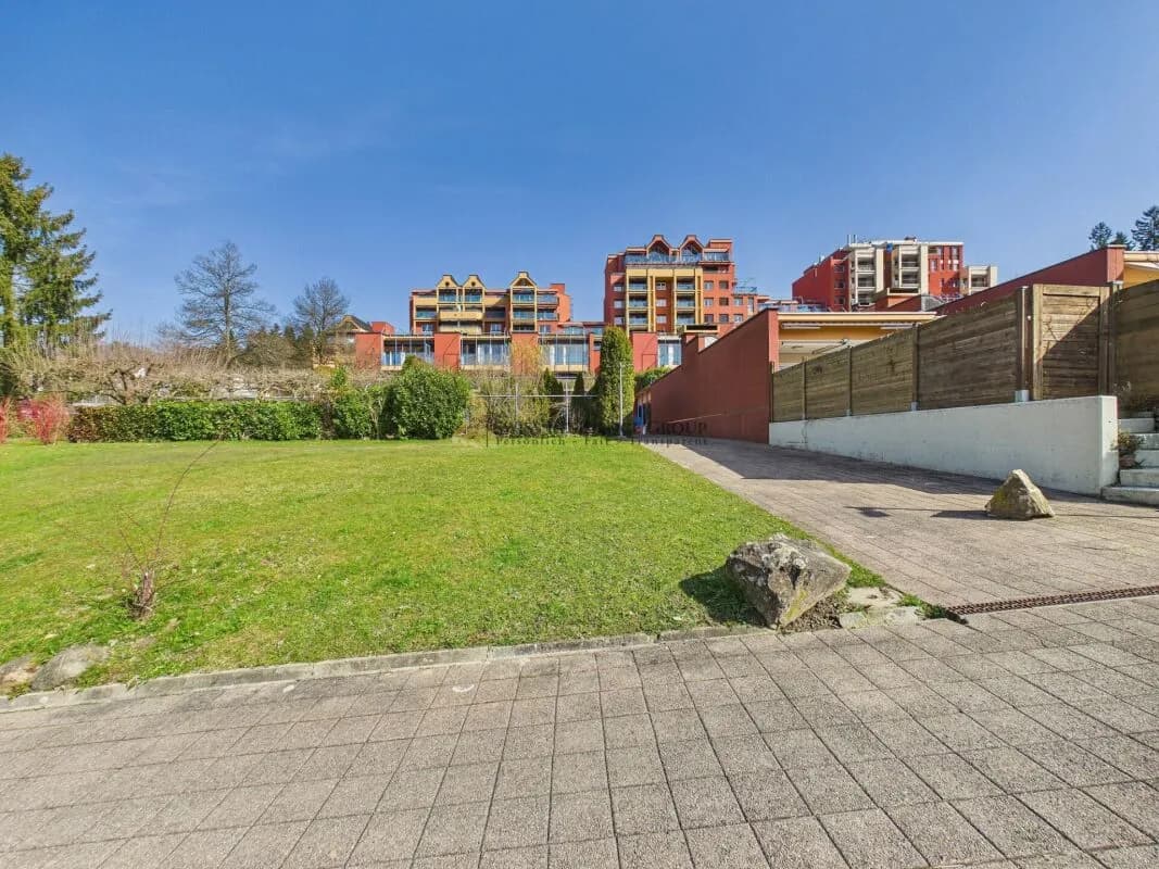 Sonniges 7.5-Zimmer Reihen-Einfamilienhaus mit Garten, Balkon und Bergsicht