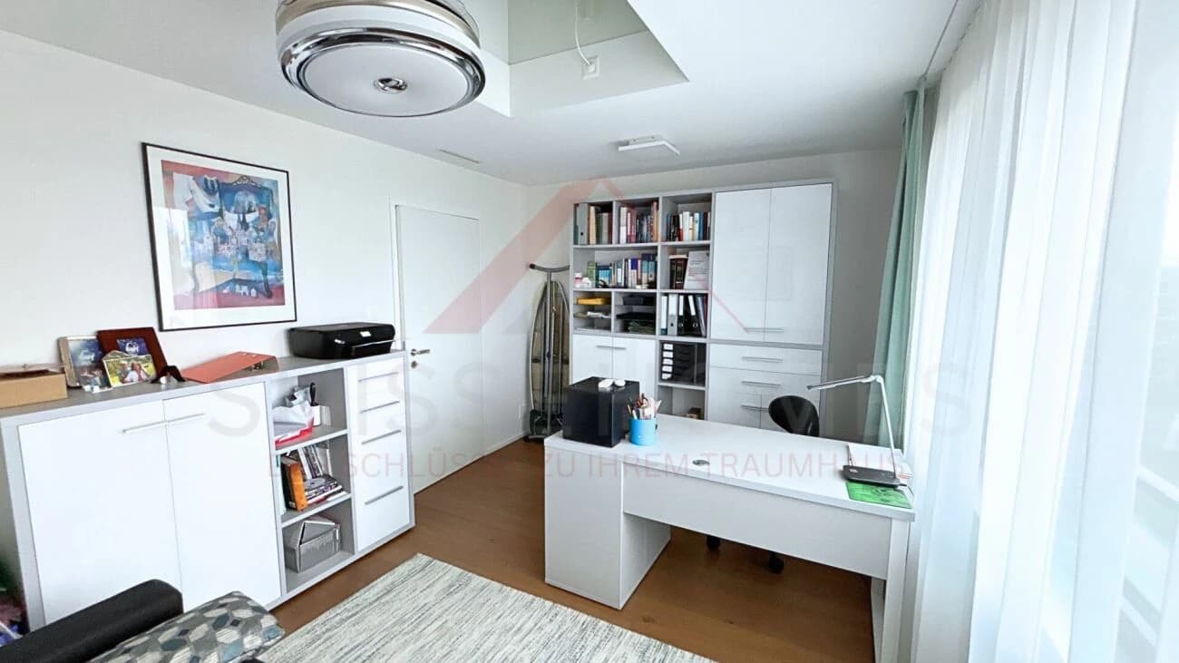 Moderne 5.5-Zimmer-Maisonette mit Loggia, Designküche und Minergie-Standard in zentraler Lage