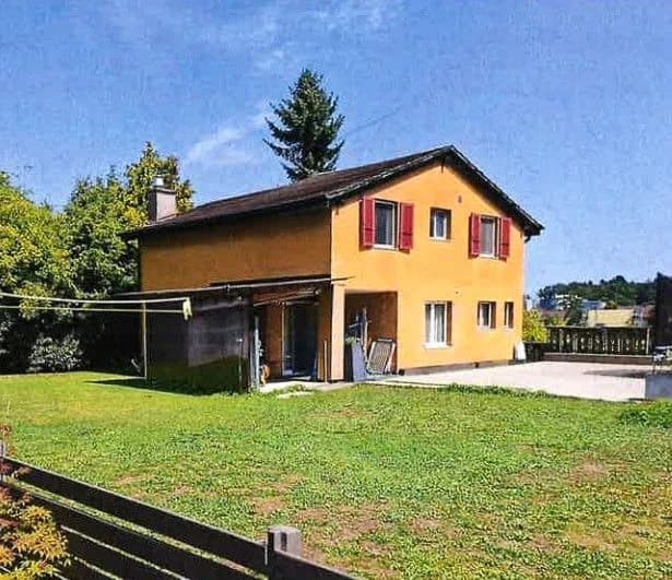 *5,5-Zimmer-Wohnhaus mit Einstellhalle*