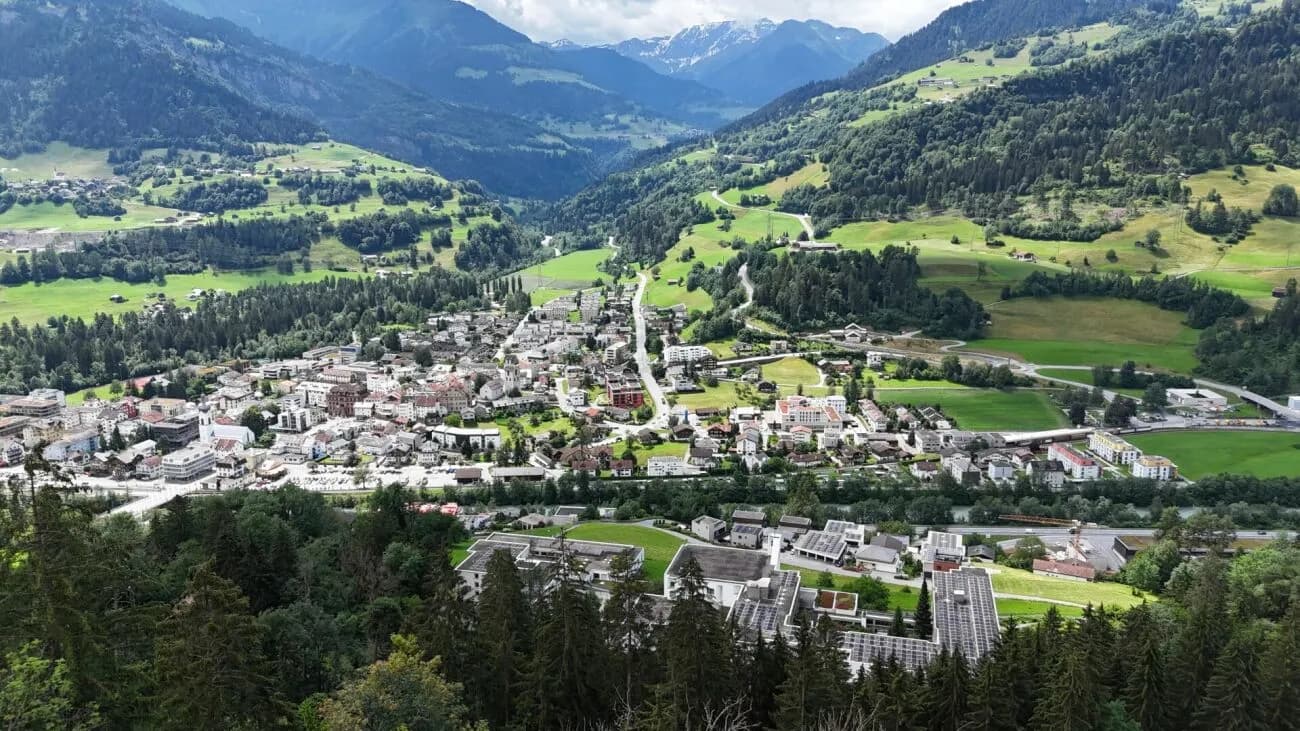 EIN STÜCK ALPENHEIMAT - MAIENSÄSS - ILANZ (SURSELVA)