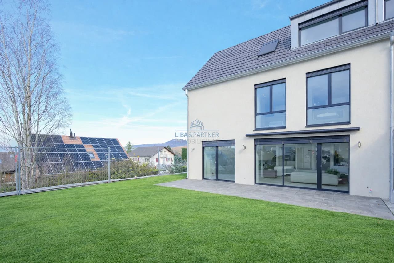 Zeitloser Neubau mit grosszügigem Raumkonzept