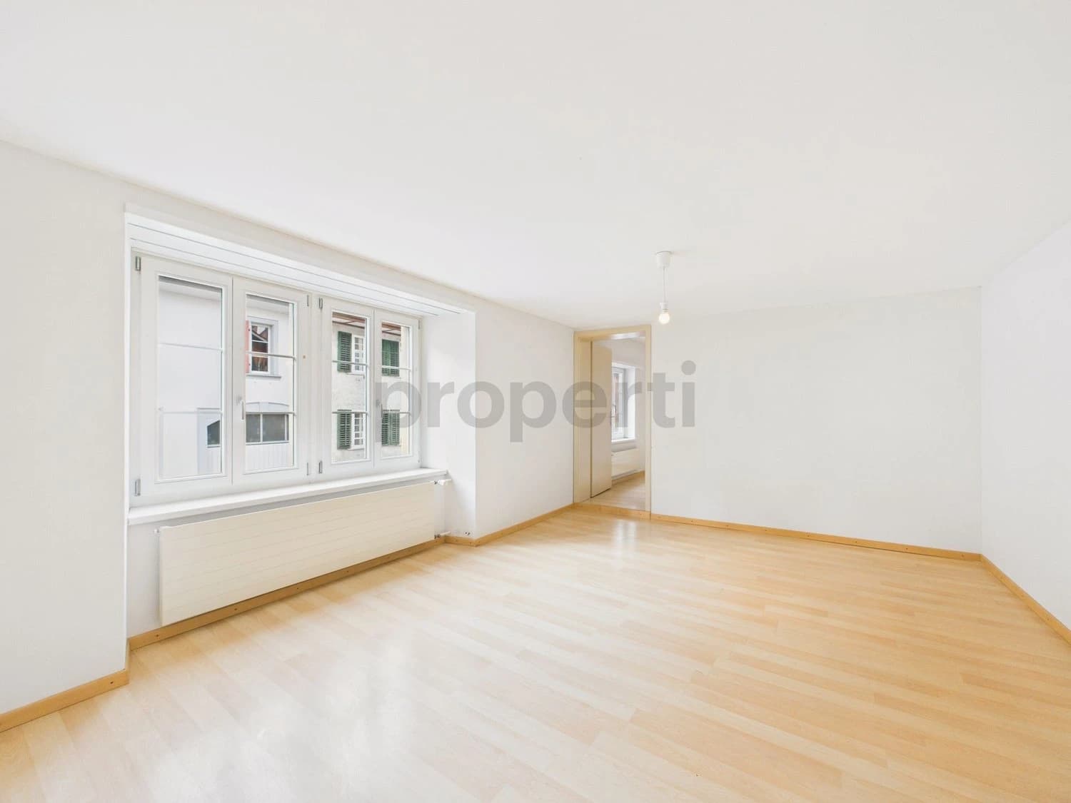 Grosszuegige 6.5-Zimmer-Wohnung mit Balkon, Neunkirch