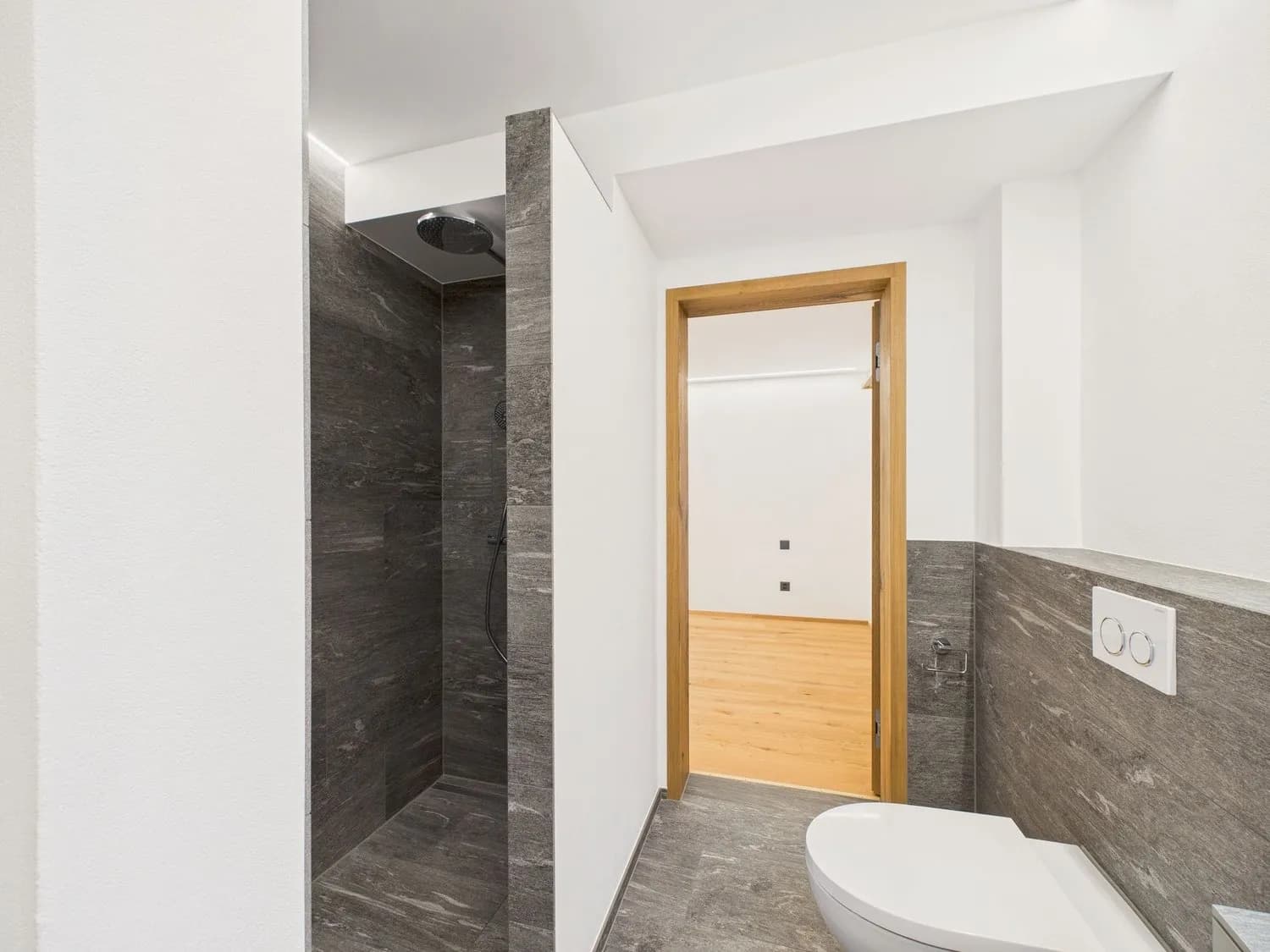 Neu renovierte 2.5-Zimmer-Wohnung mit Abstellraum und Keller, Degen