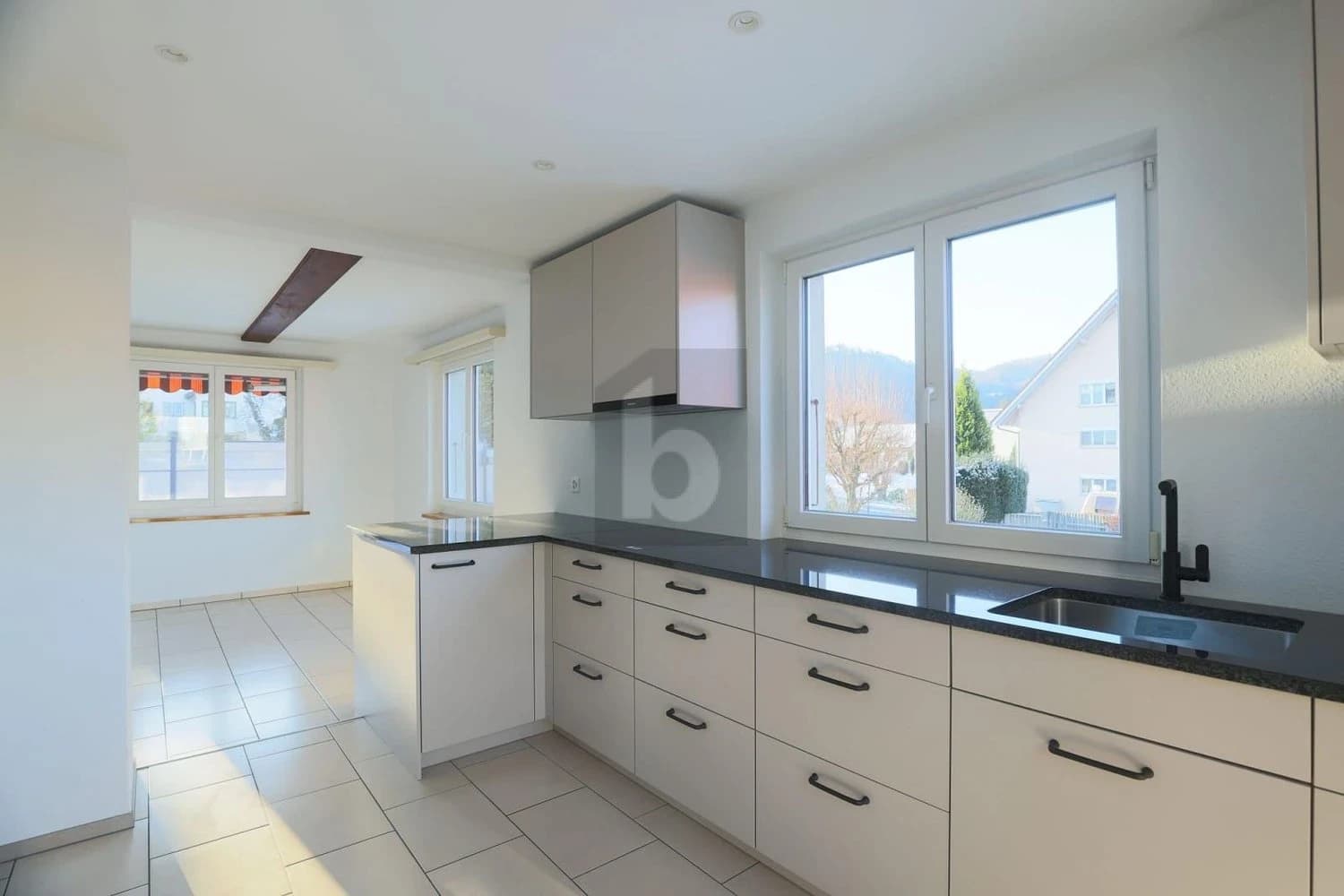 MODERN MIT GARTEN IN RUHIGER LAGE