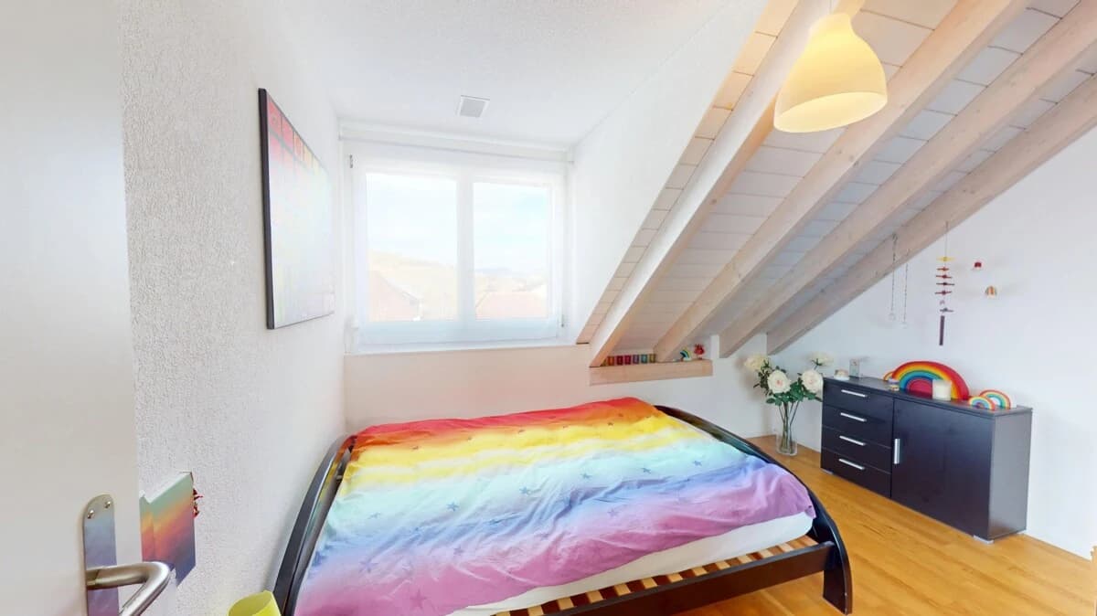 LICHTDURCHFLUTETE 5.5-ZIMMER- DACHWOHNUNG MIT AUSGEBAUTEM DACHRAUM