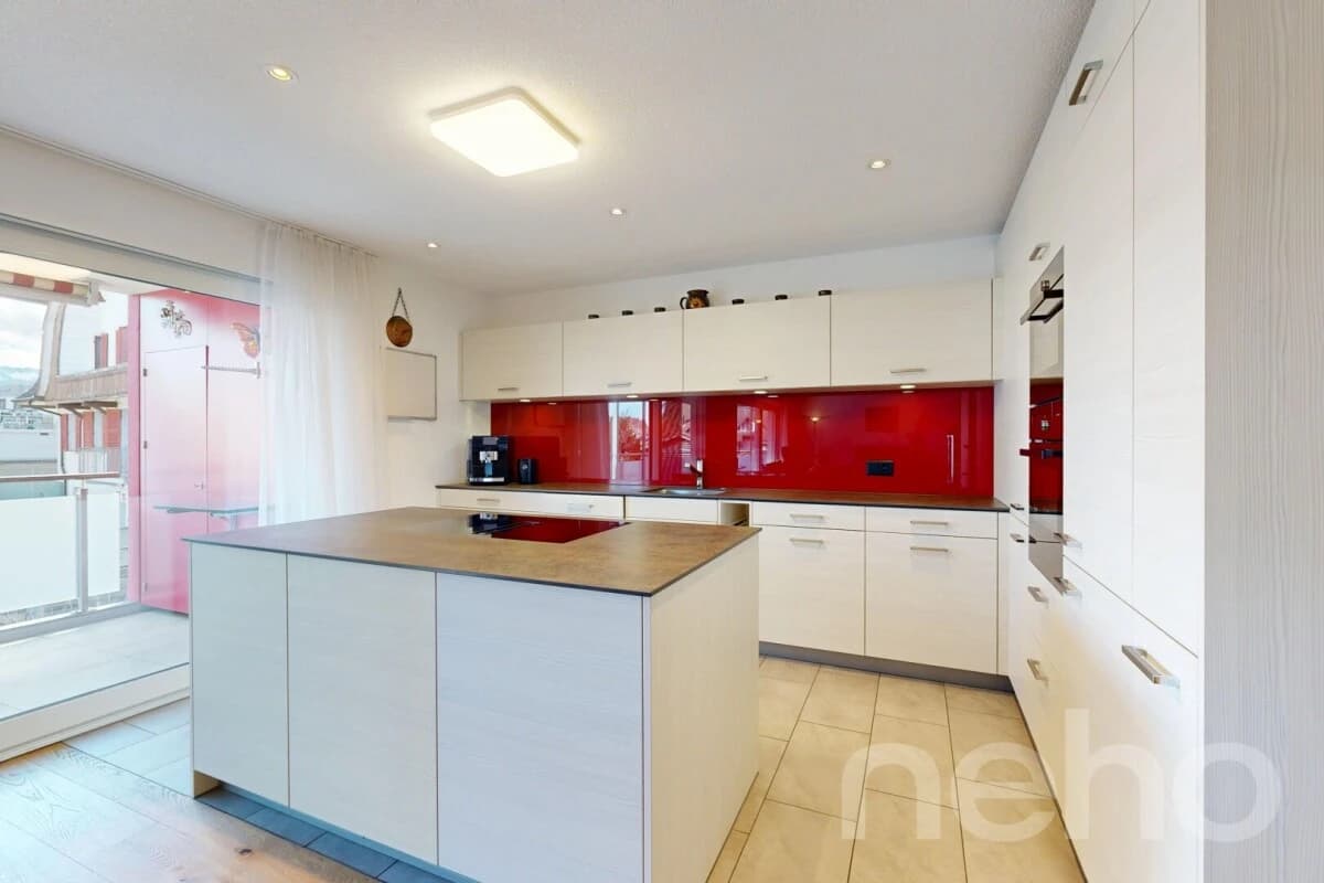 Modern, lichtdurchflutet und zentral gelegen mit schöner Weitsicht