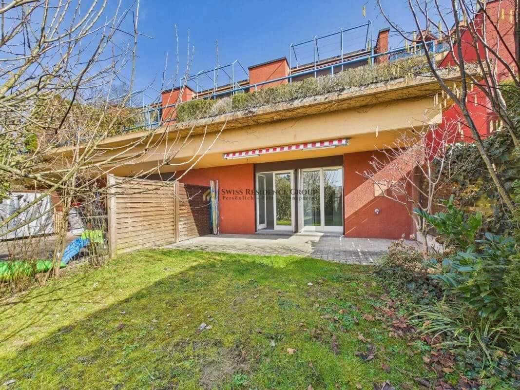 Sonniges 7.5-Zimmer Reihen-Einfamilienhaus mit Garten, Balkon und Bergsicht