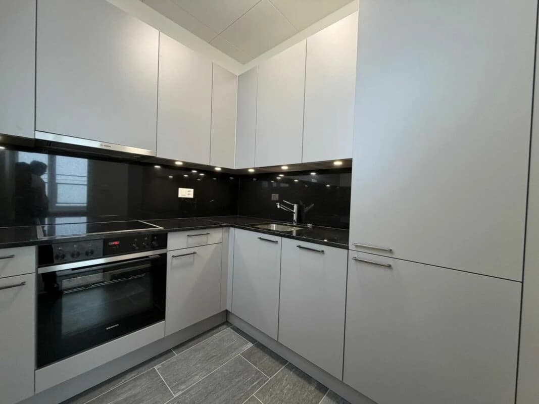 Neu sanierte, helle zwei Zimmer-Wohnung mit herrlicher Aussicht