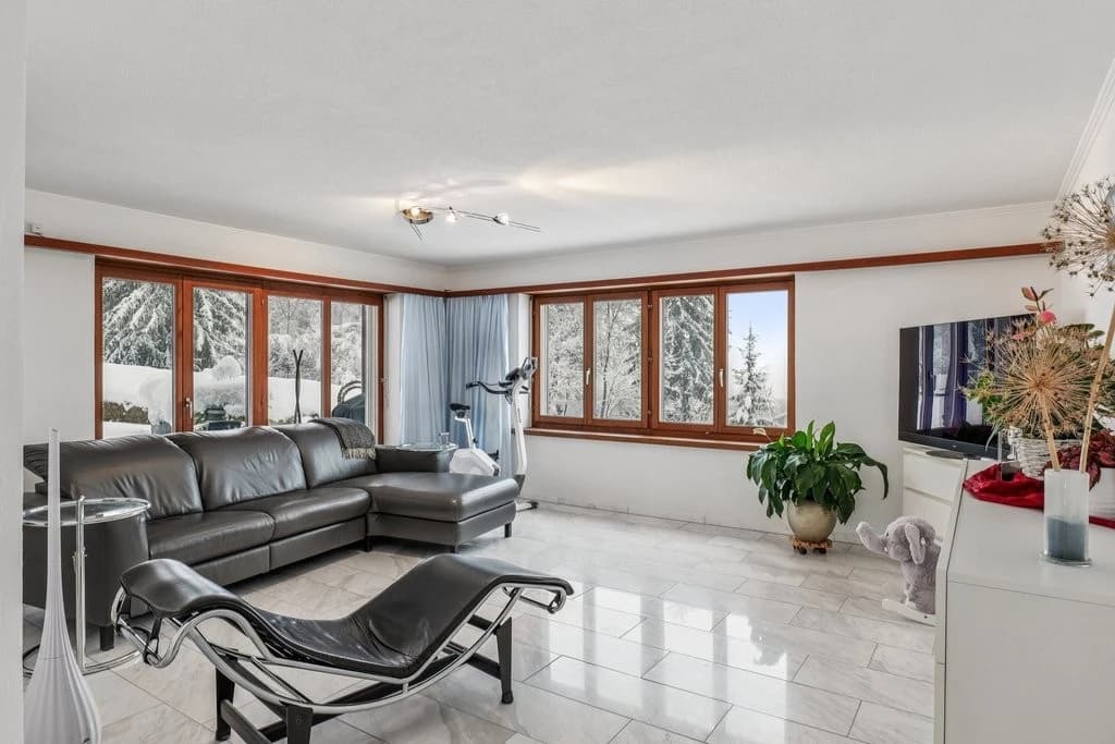 Sehr grosse Maisonettewohnung mit viel Stauraum, inkl. Nebenkosten