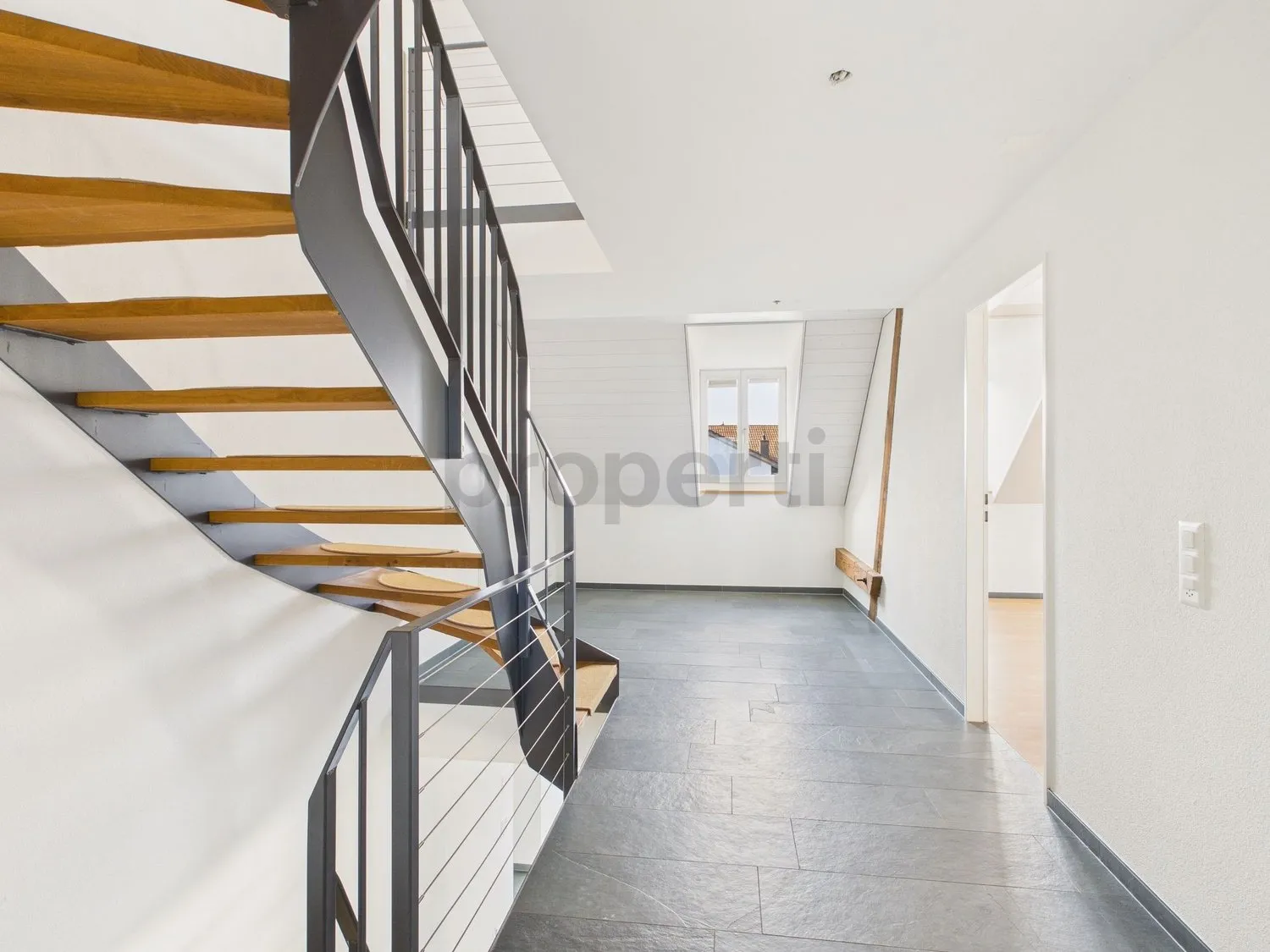 Modern 4.5-Zimmer-Maisonette mit grosser Terrasse in Biel-Benken