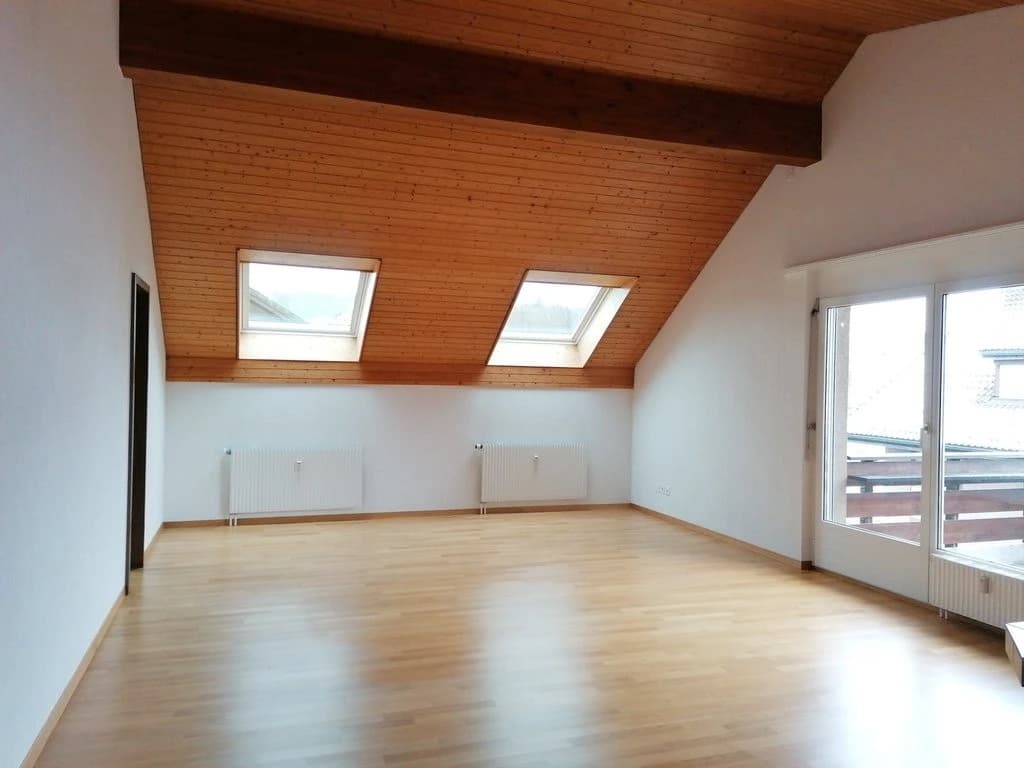 Heimelige Dachwohnung mit Cheminée