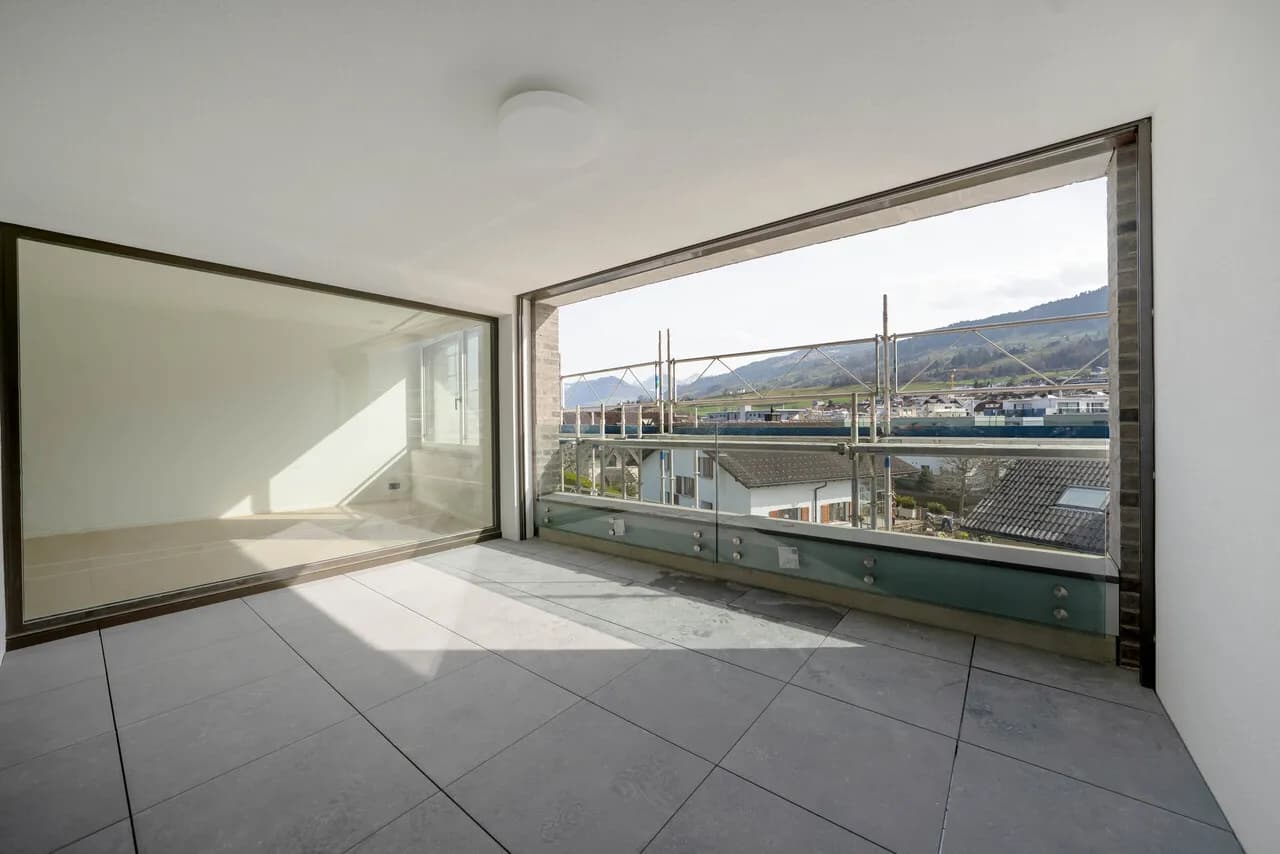 Moderne 2.5-Zimmer-Wohnung mit hochwertigem Ausbau und Loggia