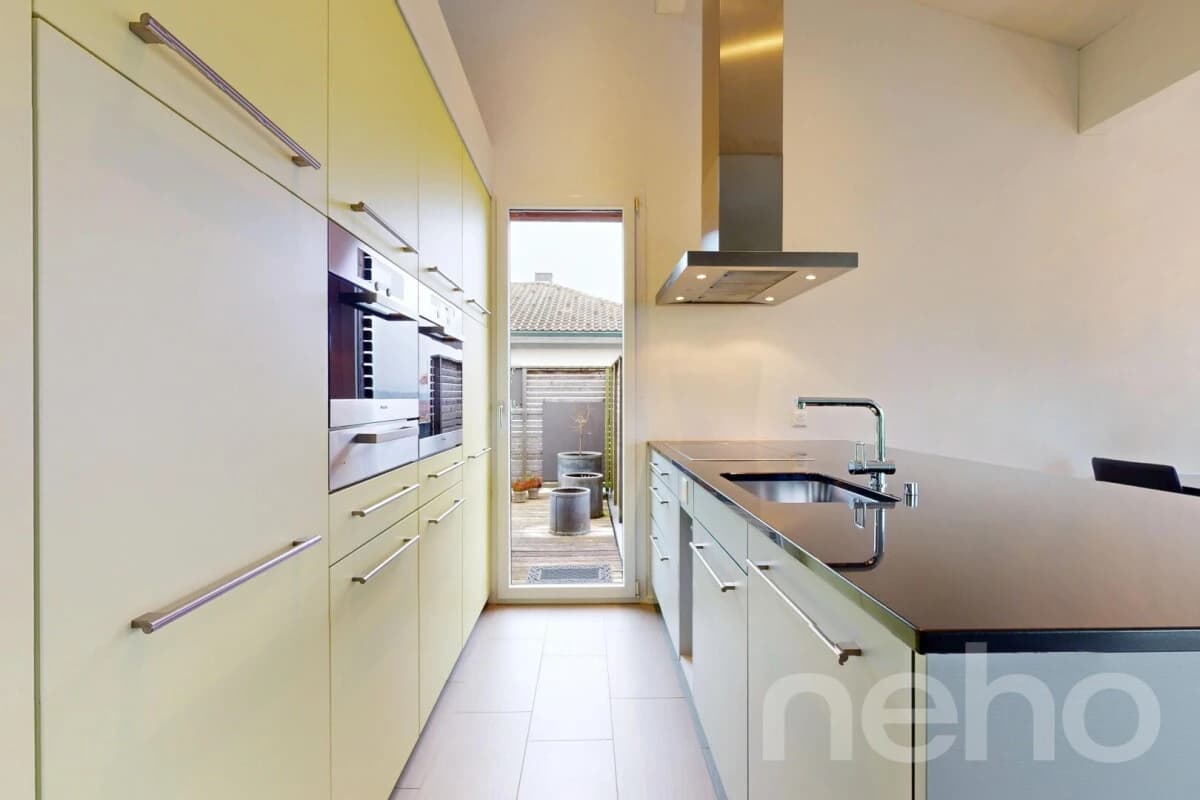 Grosszügiges Doppel- oder Einfamilienhaus mit traumhafter Aussicht