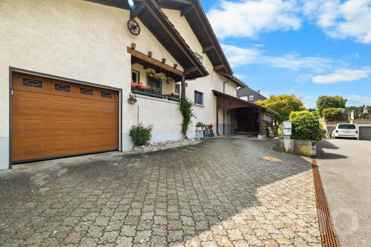 Viel Platz für die ganze Familie - Zweifamilienhaus in Zielebach