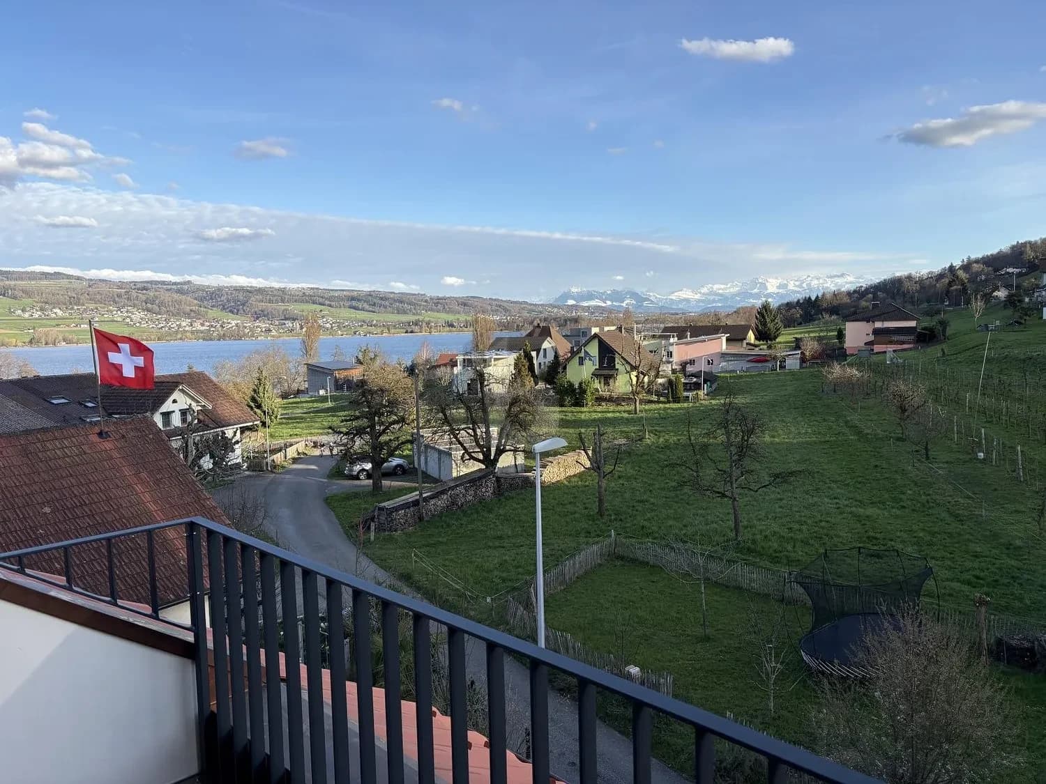 EXKLUSIV MIT BEEINDRUCKENDER TERRASSE UND SEEBLICK