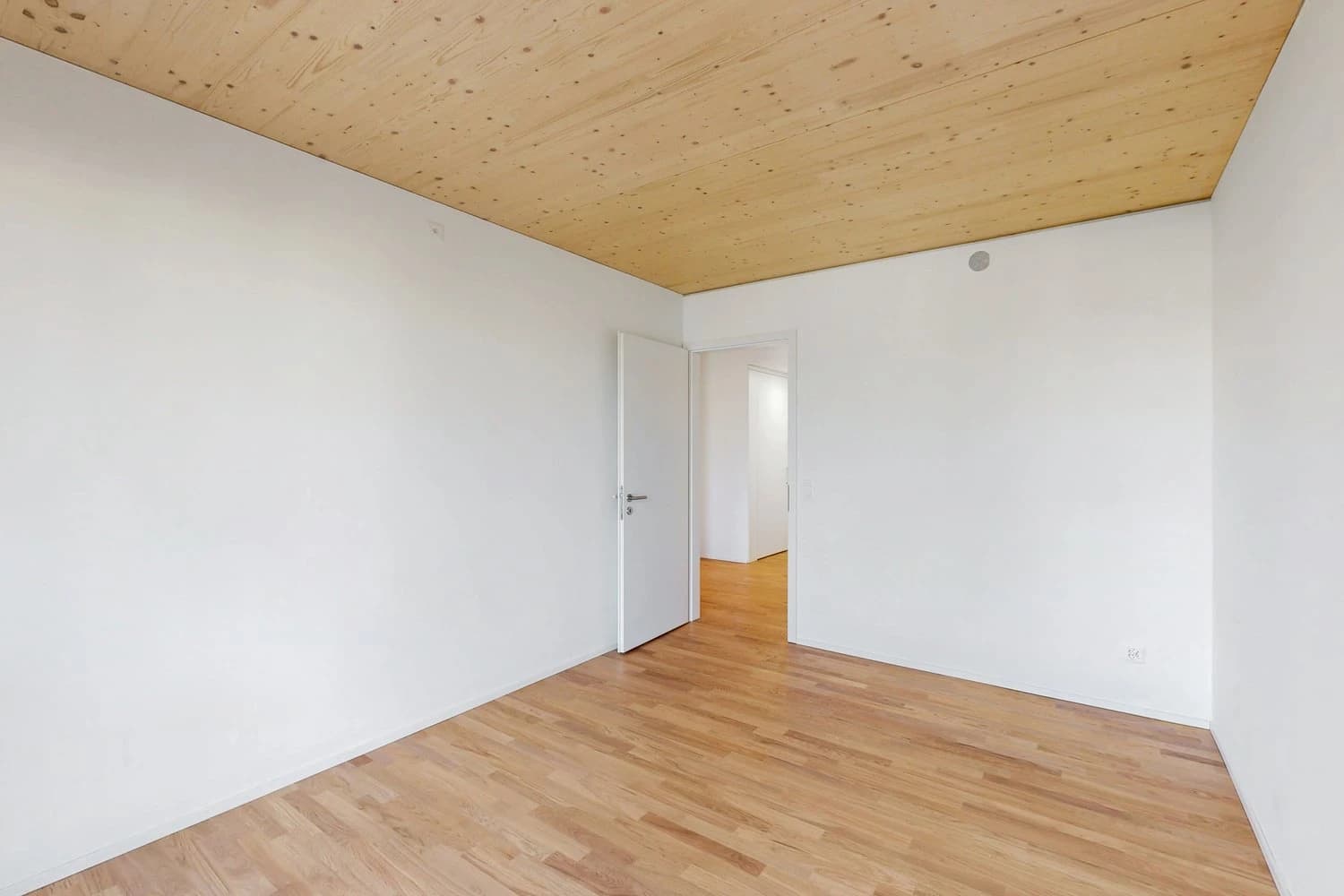 Moderne und helle Wohnung an zentraler Lage