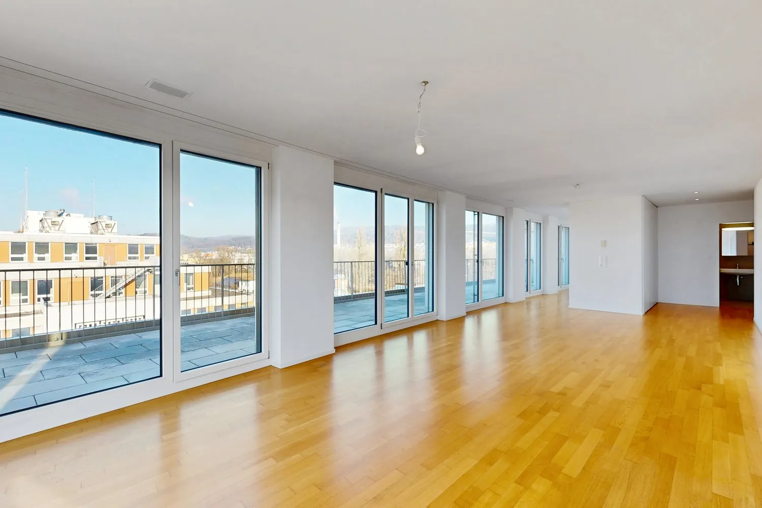 Schöne Attikawohnung mit moderner Infrastruktur