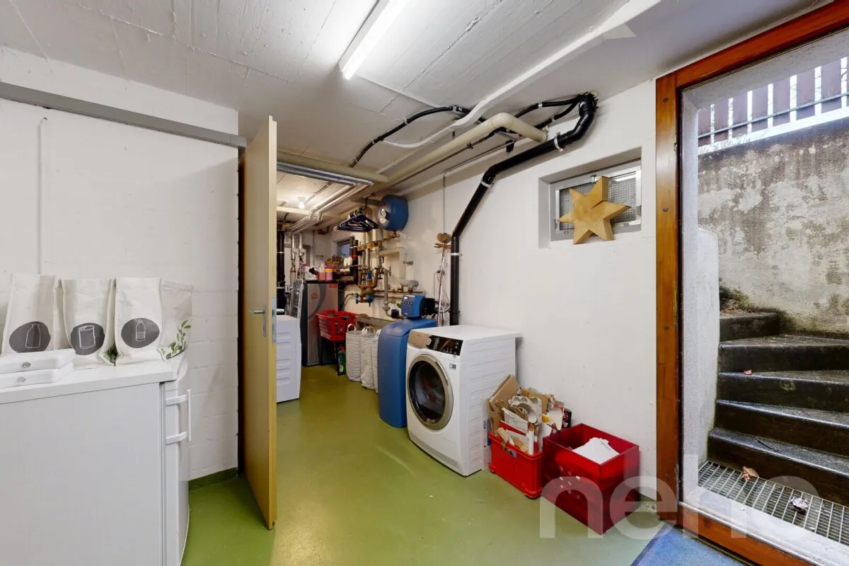 Modernisiertes DEFH mit PV-Anlage, Wärmepumpe und Pergola