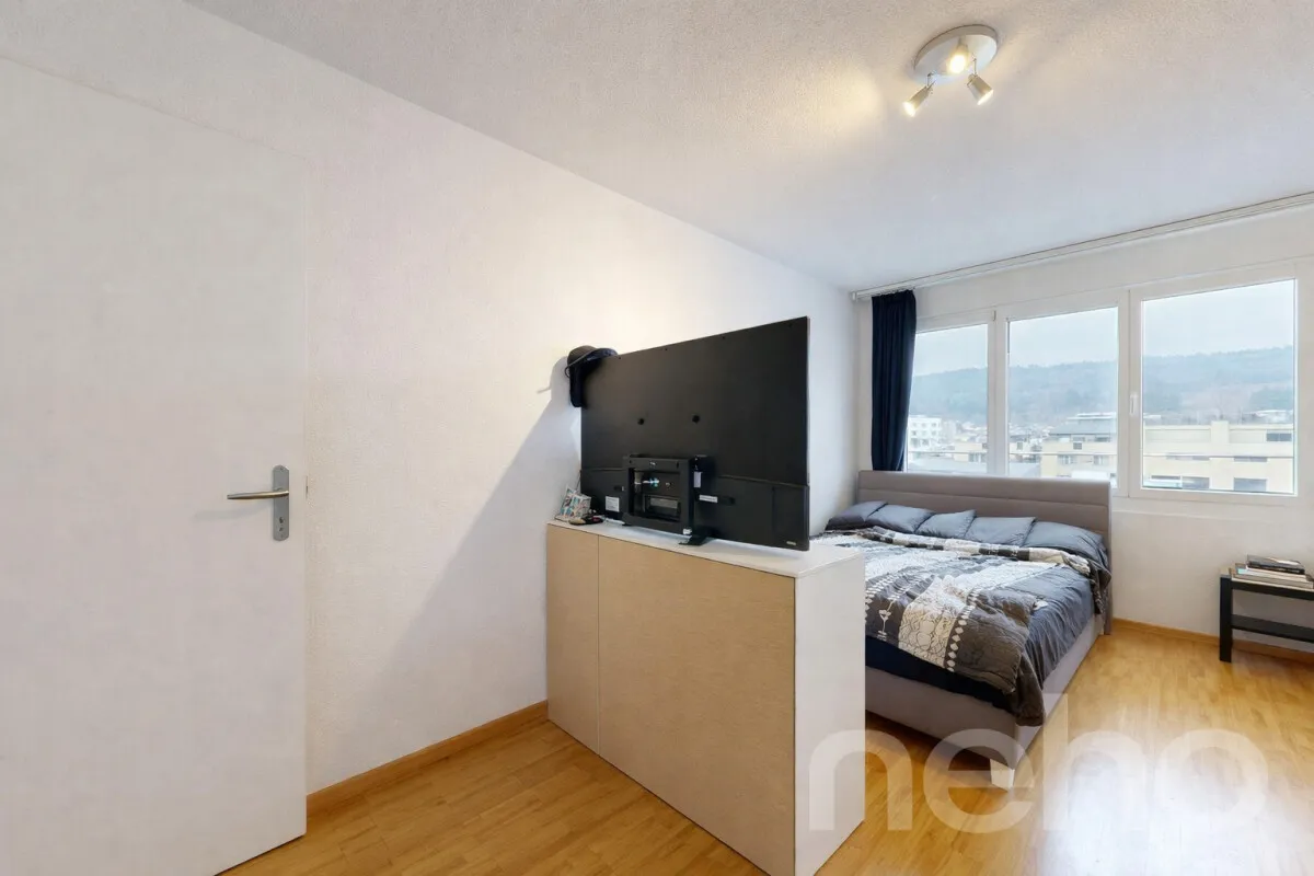 Grosszügige 5.5-Zimmer Wohnung mit grosser Loggia in Schlieren