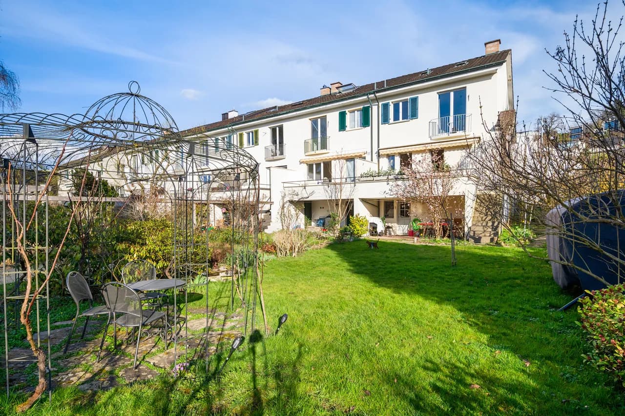 Charmantes Reiheneckhaus - Familienleben mit Garten mitten in Riehen