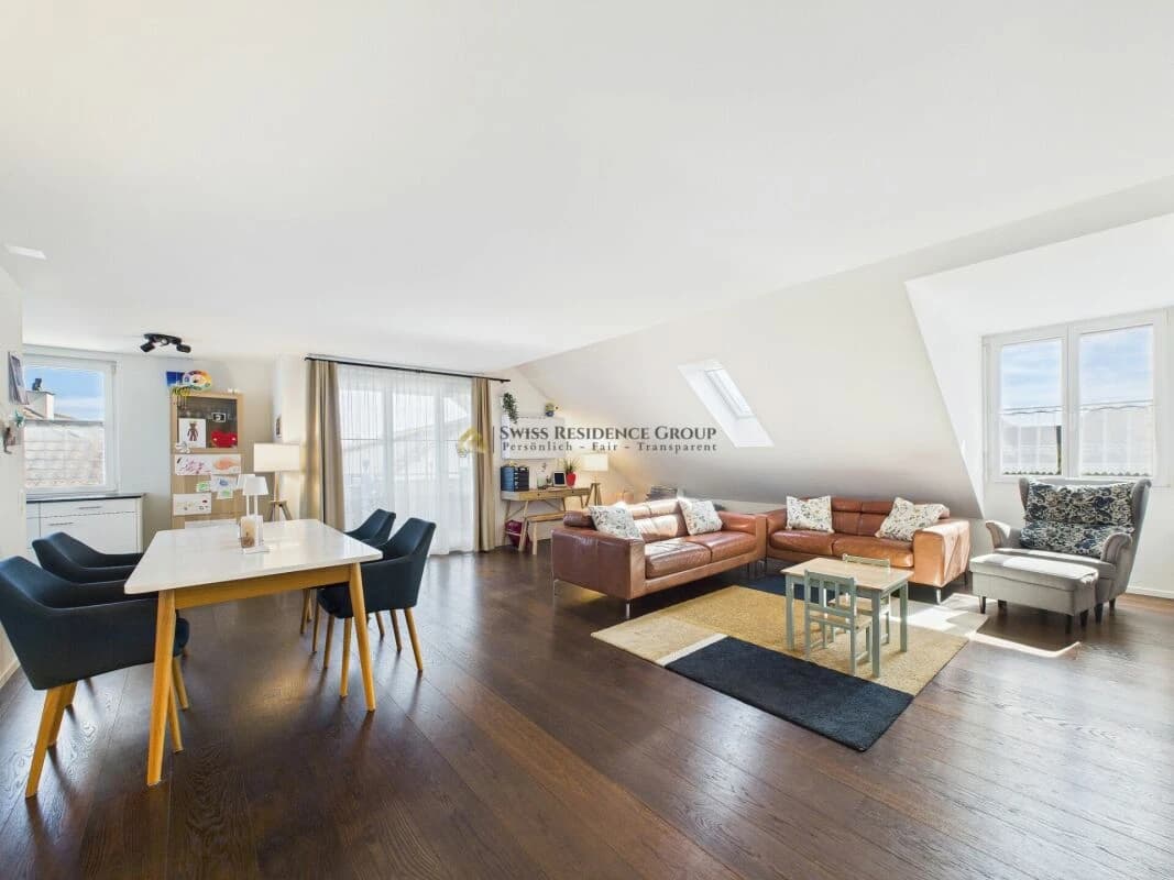 Exklusives Wohngefühl: Dach-Maisonette mit Klimaanlage im steuergünstigen Neerach