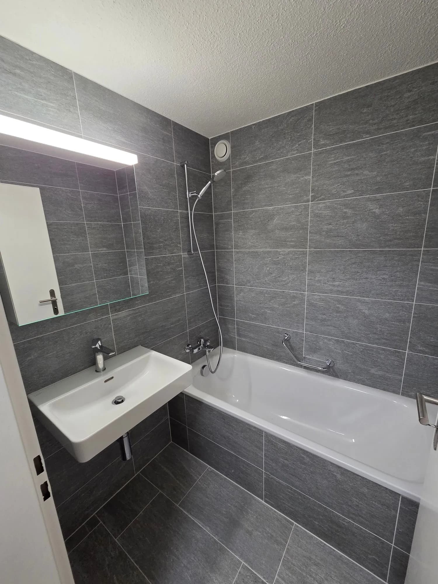 Neu renoviert mit Seeblick und Gartensitzplatz!