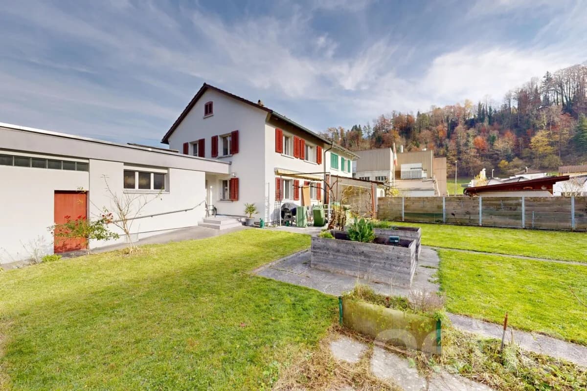 Familienfreundliches Haus mit grossem Garten und Umbaupotential