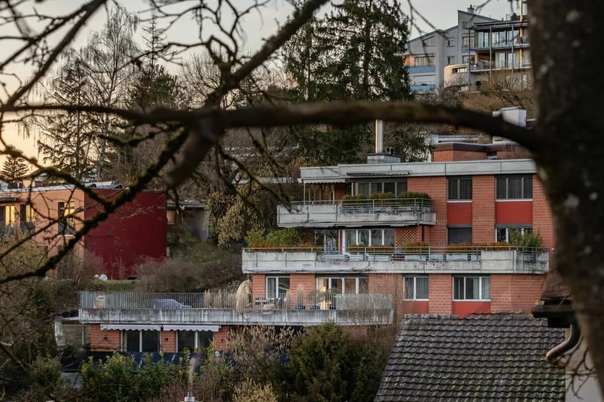 Grosse Sonnenterrasse plus Cheminée im exklusives Terrassenhaus beim Lindli