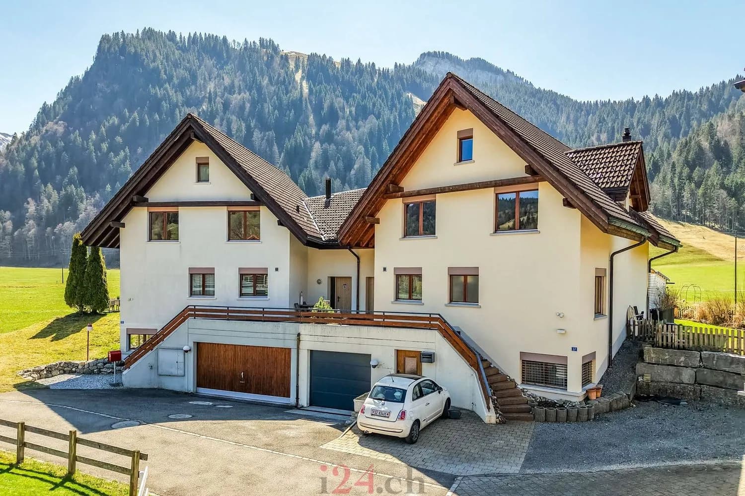 6.5 Zi-Doppeleinfamilienhaus mit Einliegerwohnung