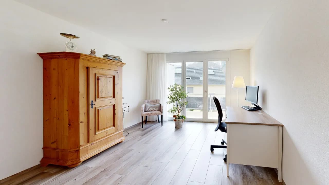 5.5-Zimmer-Eckhaus mit Hobbyraum und zwei Einstellhallenplätzen