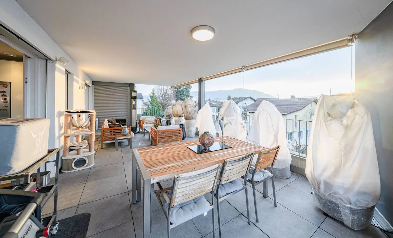 MODERNE WOHNUNG MIT GROSSZÜGIGER TERRASSE UND WEITBLICK