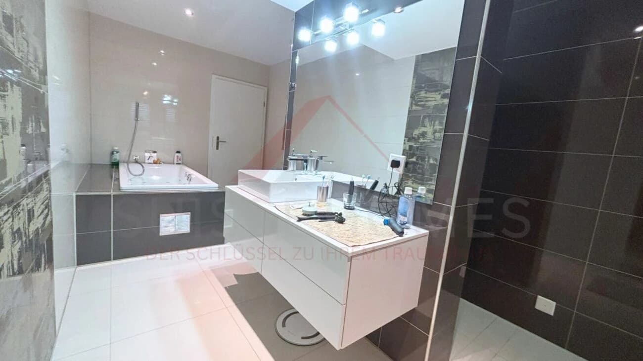 Modernes 4.5 Zimmer Reihen-Einfamilienhaus mit Garten und Attika-Terrasse in 3072 Ostermundigen