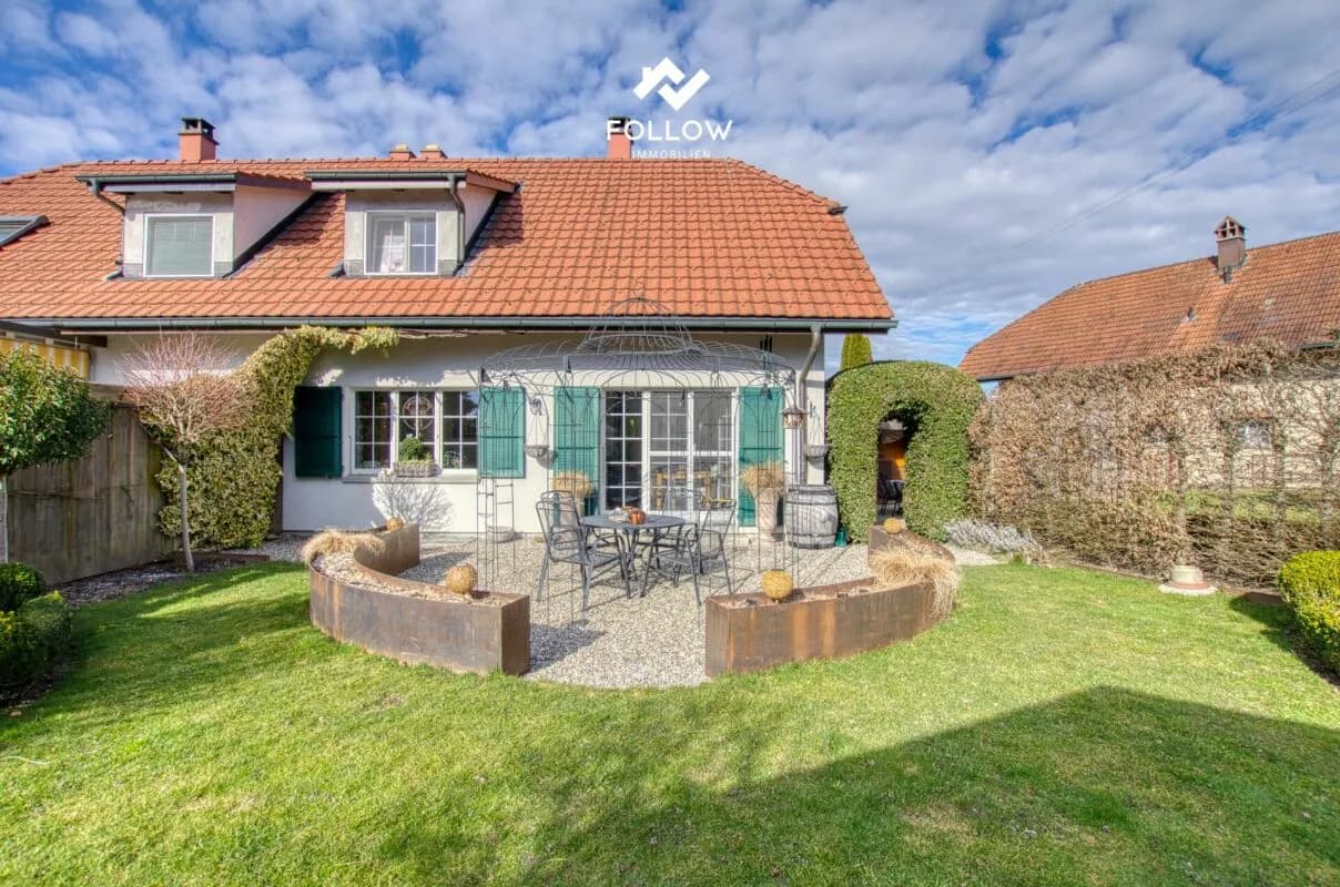 Eckhaus mit privatem Gartenparadies