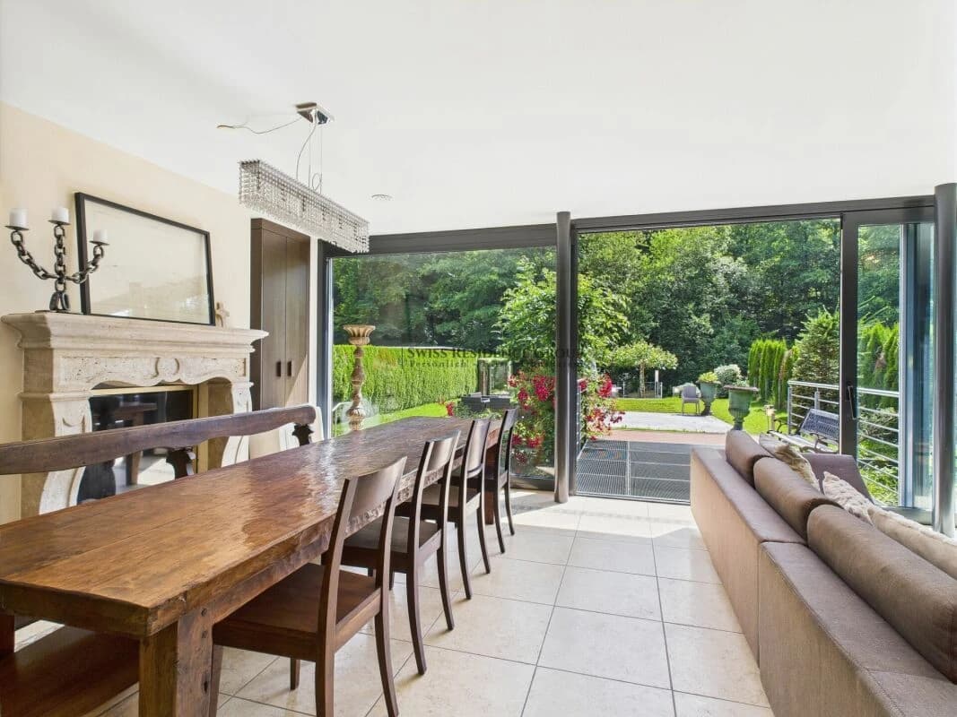 Exklusives Doppelfamilienhaus mit Gartenparadies und Waldblick in Rüschlikon