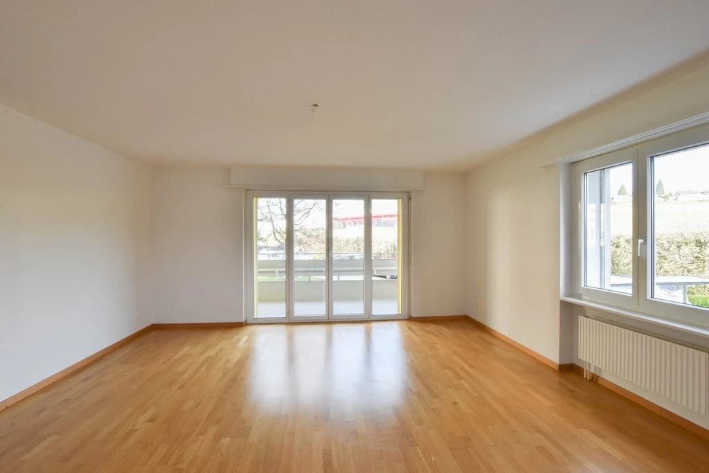 Helle Wohnung mit moderner Küche und Bad