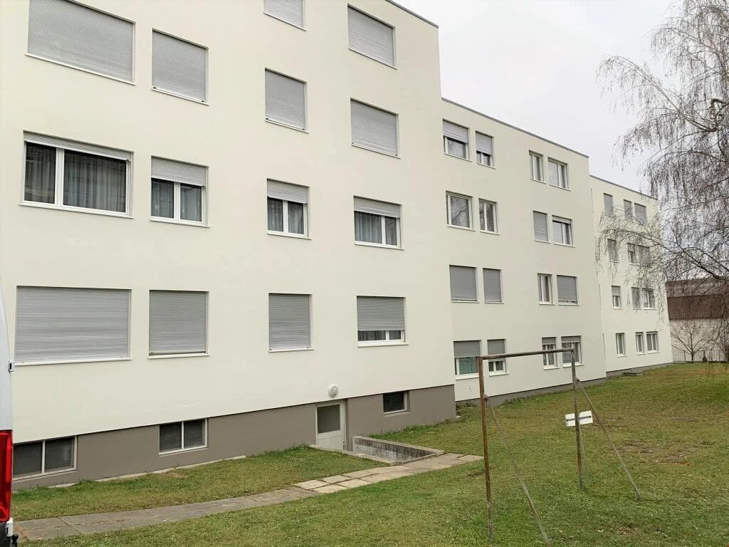 Grosszügig, sonnig und mit ATTRAKTIVEM PARKPLATZANGEBOT!