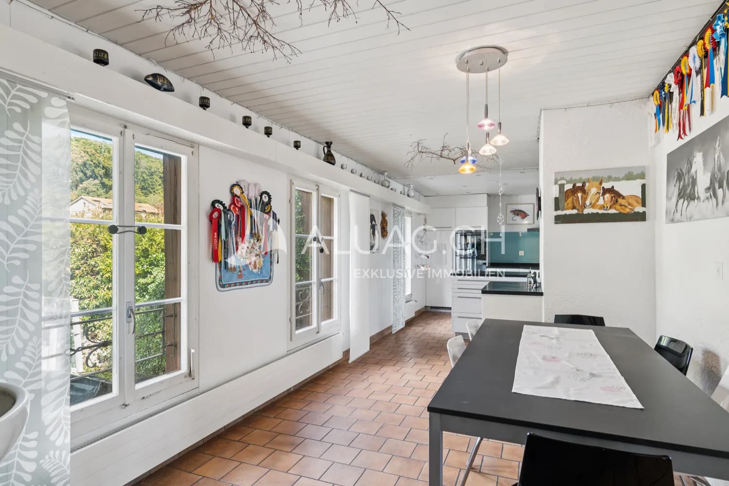 VIELSEITIGER PFERDEHOF MIT ZAHLREICHEN GESTALTUNGSMÖGLICHKEITEN