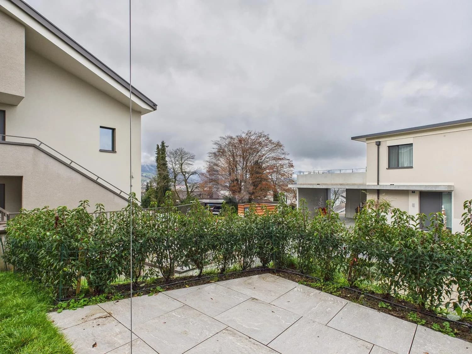 HOCHWERTIG MIT SONNIGEM GARTEN UND SITZPLATZ!