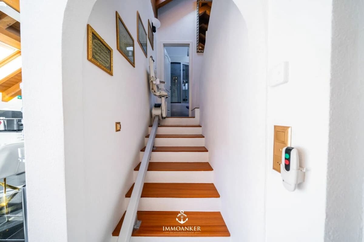 Exklusive 6.5-Zimmer-Dachgeschosswohnung mit Lift direkt in die Wohnung - Seepark Altendorf